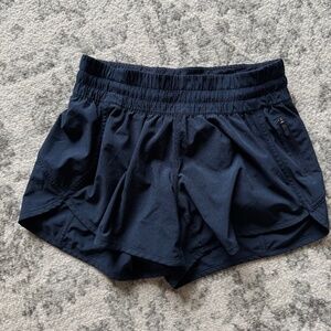 Lululemon tracker low rise lined short 4”